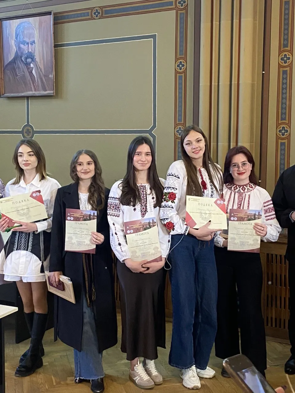 Вітаємо з перемогою! Студентка факультету ФКСР Ольга Шубкіна виборола почесне третє місце на конкурсі декламаторів віршів Тараса Шевченка!